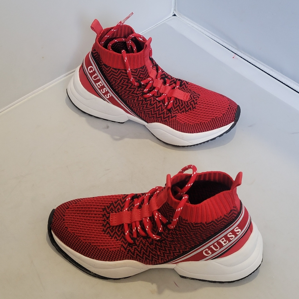 GUESS Womens Red Knit Stretch Brite Round Toe Athletic Sneakers Eur Sz 37 Us 6.5
